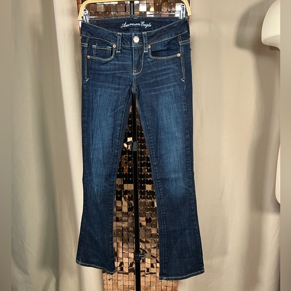 American Eagle Medium Wash Blue Jeans Skinny Kicks w Blue Sequins on Back Sz 00 - Picture 3 of 4